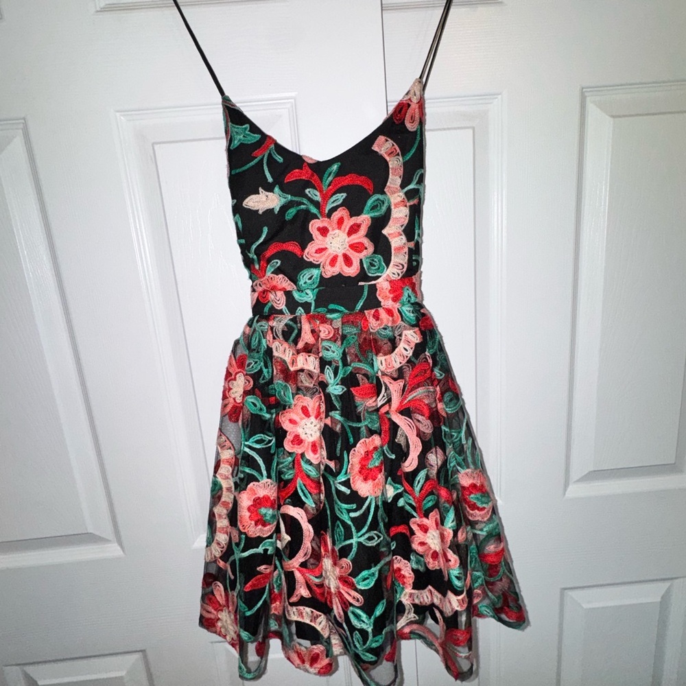 Black Floral Embroidered Tulle Party Dress – Forever 21 Small - Picture 2 of 10